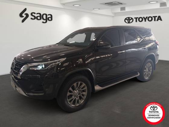 TOYOTA HILUX SW4 2.8 D-4D TURBO DIESEL SRX 4X4 AUTOMÁTICO